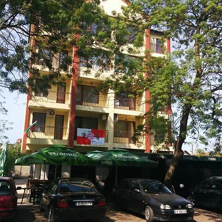 Central Park Family Hotel Каварна Экстерьер фото