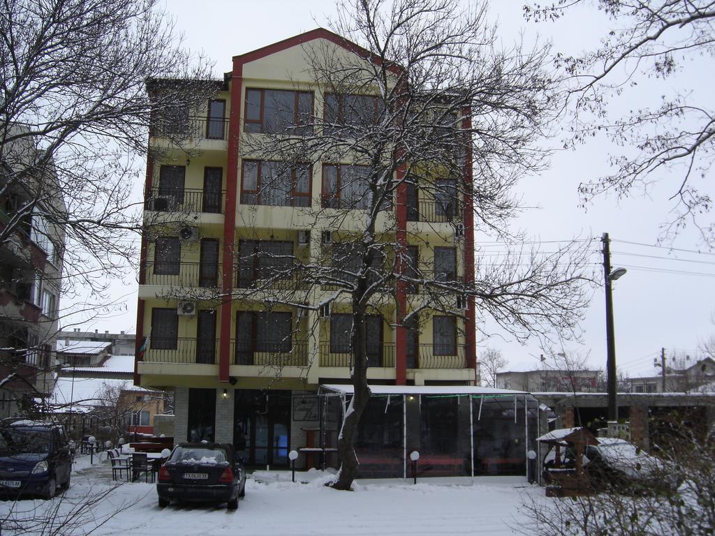 Central Park Family Hotel Каварна Экстерьер фото