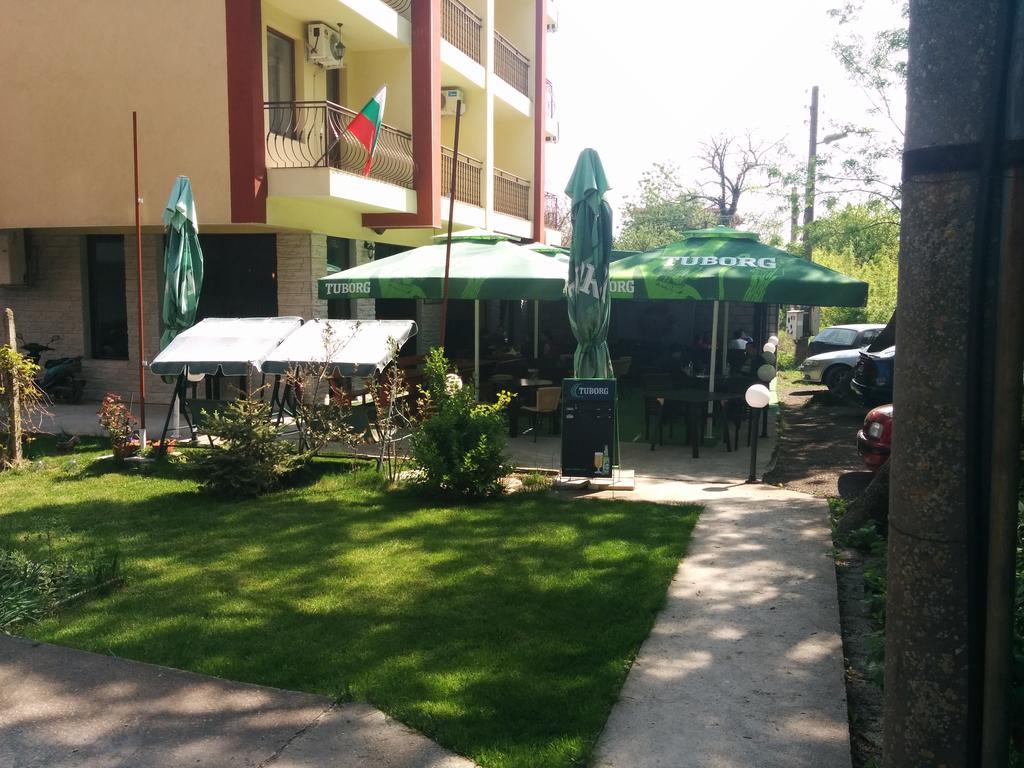 Central Park Family Hotel Каварна Экстерьер фото