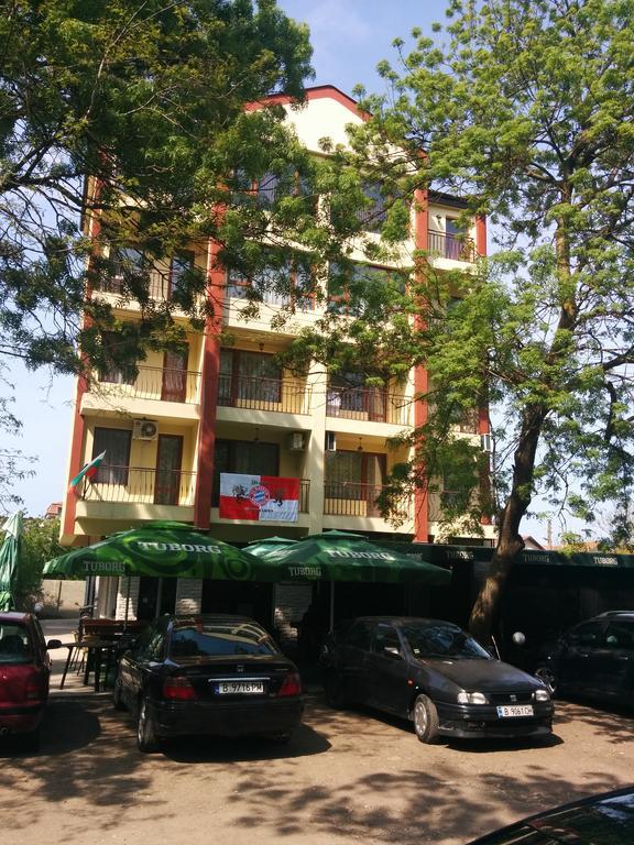 Central Park Family Hotel Каварна Экстерьер фото